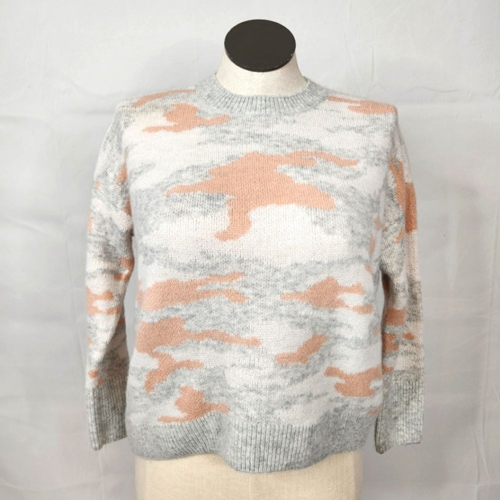 3/$25 Vince Camuto Neutral Camo Soft Crew Neck Sweater Sz XS